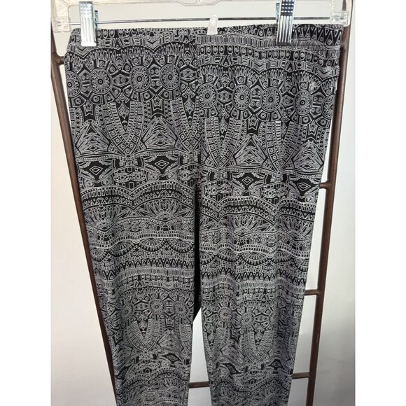 Black & White Tribal Print Leggings Plus Size By VIV Collection Polyester/Spande - Picture 2 of 15